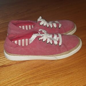Vionic Hattie red sneakers